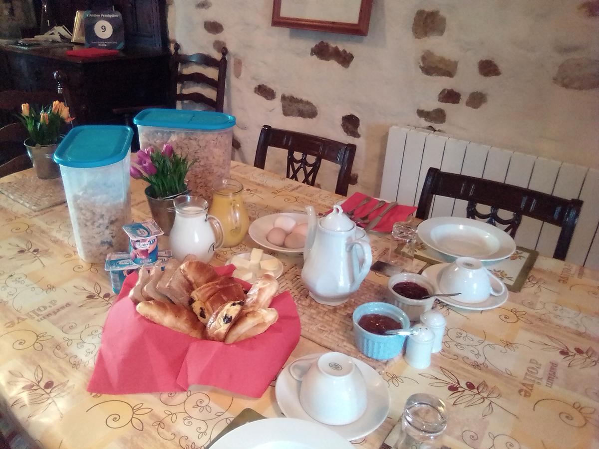 L'Ancien Presbytere Chambres D'Hote Ou Gite Le Dorat Εξωτερικό φωτογραφία